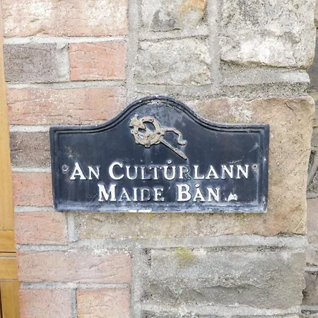 An Maide Ban, Vakantiehuis Cootehill