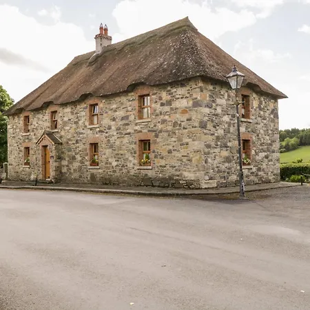 An Maide Ban, * Cootehill