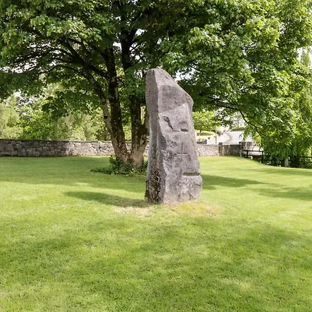 An Maide Ban, Cootehill