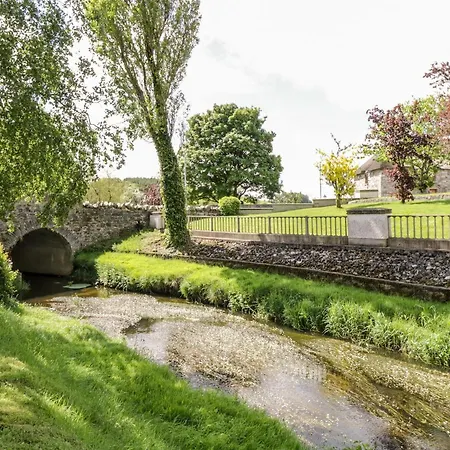 An Maide Ban, * Cootehill